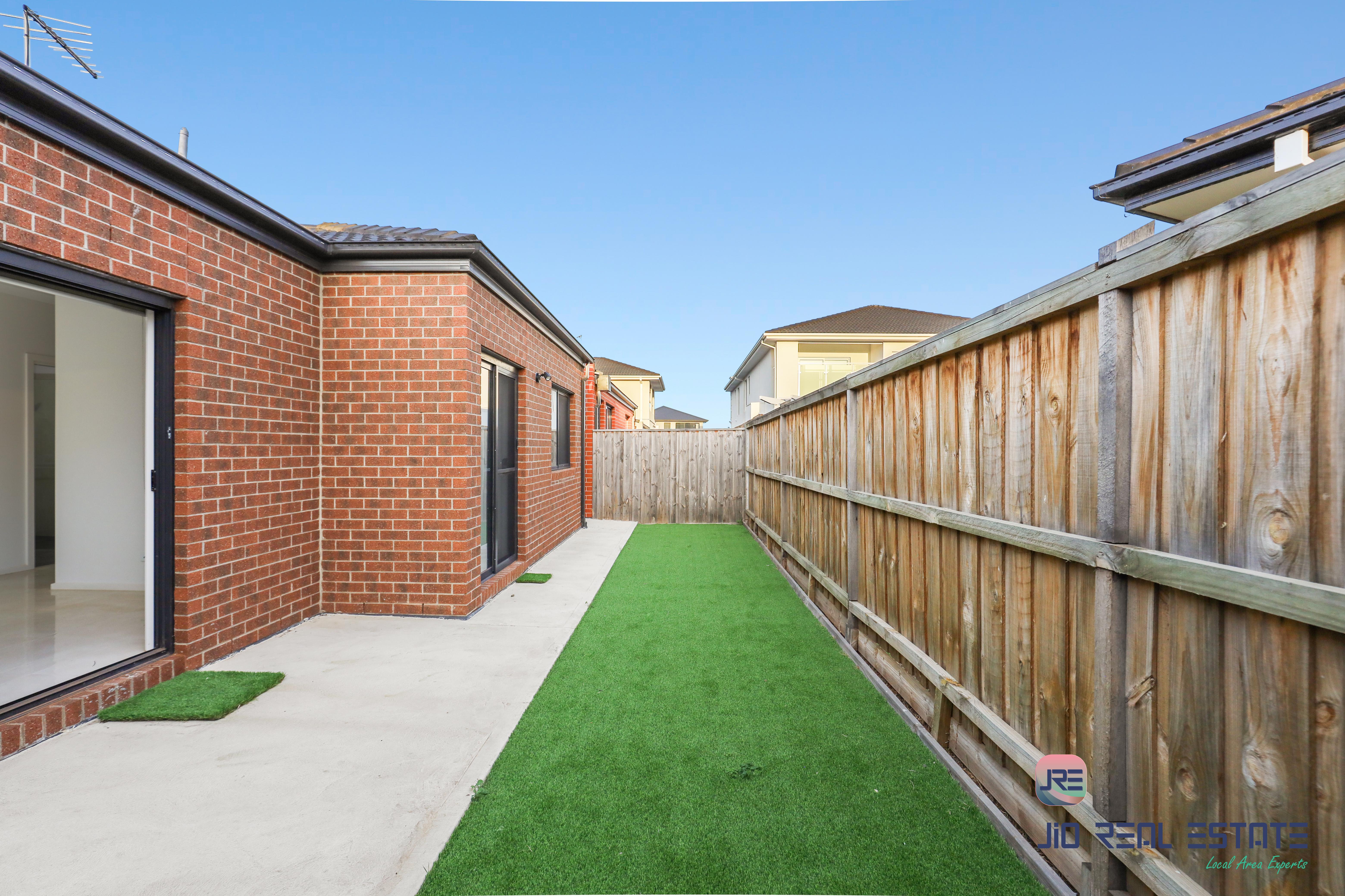 10 Carfin Circuit, Thornhill Park VIC