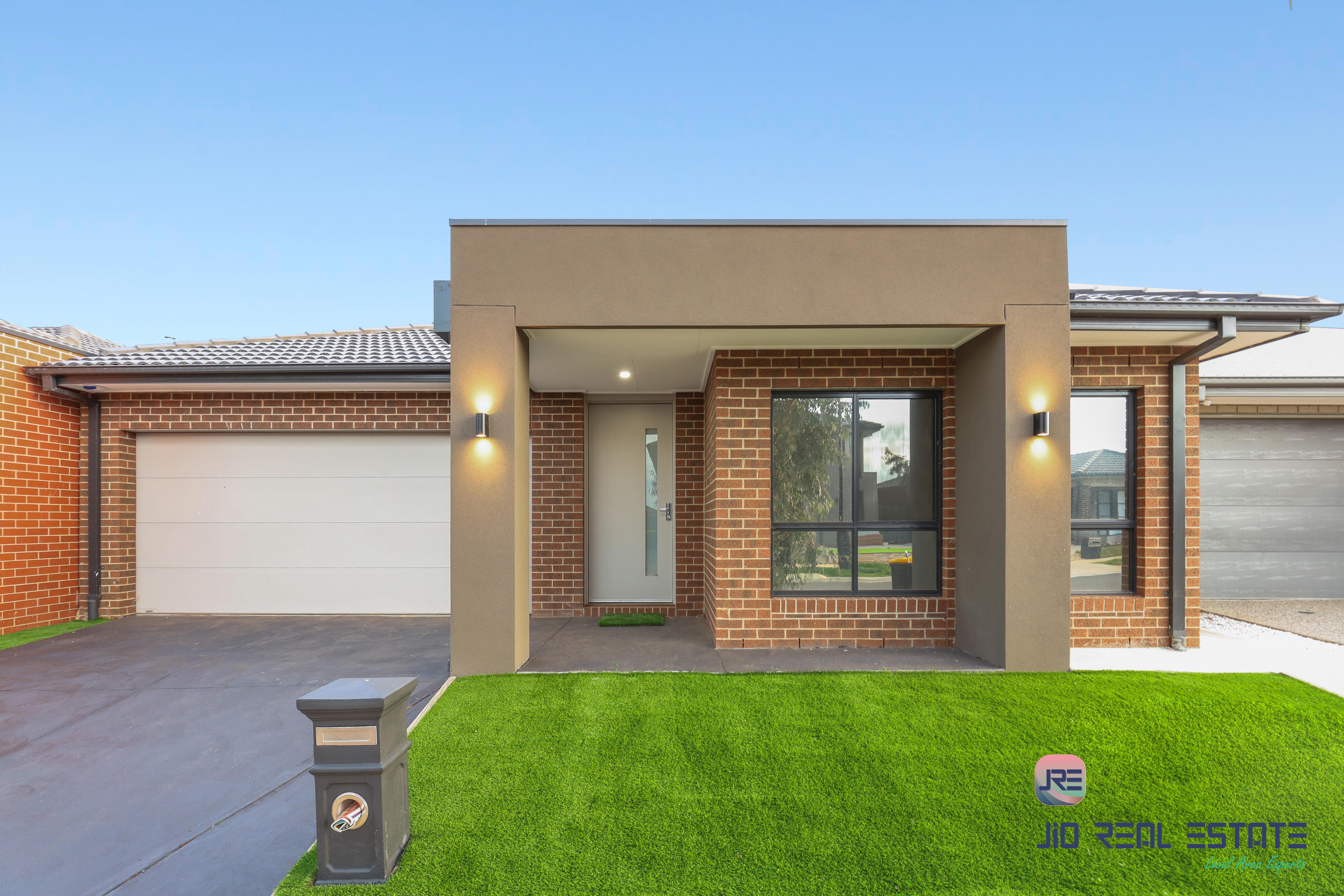 10 Carfin Circuit, Thornhill Park VIC