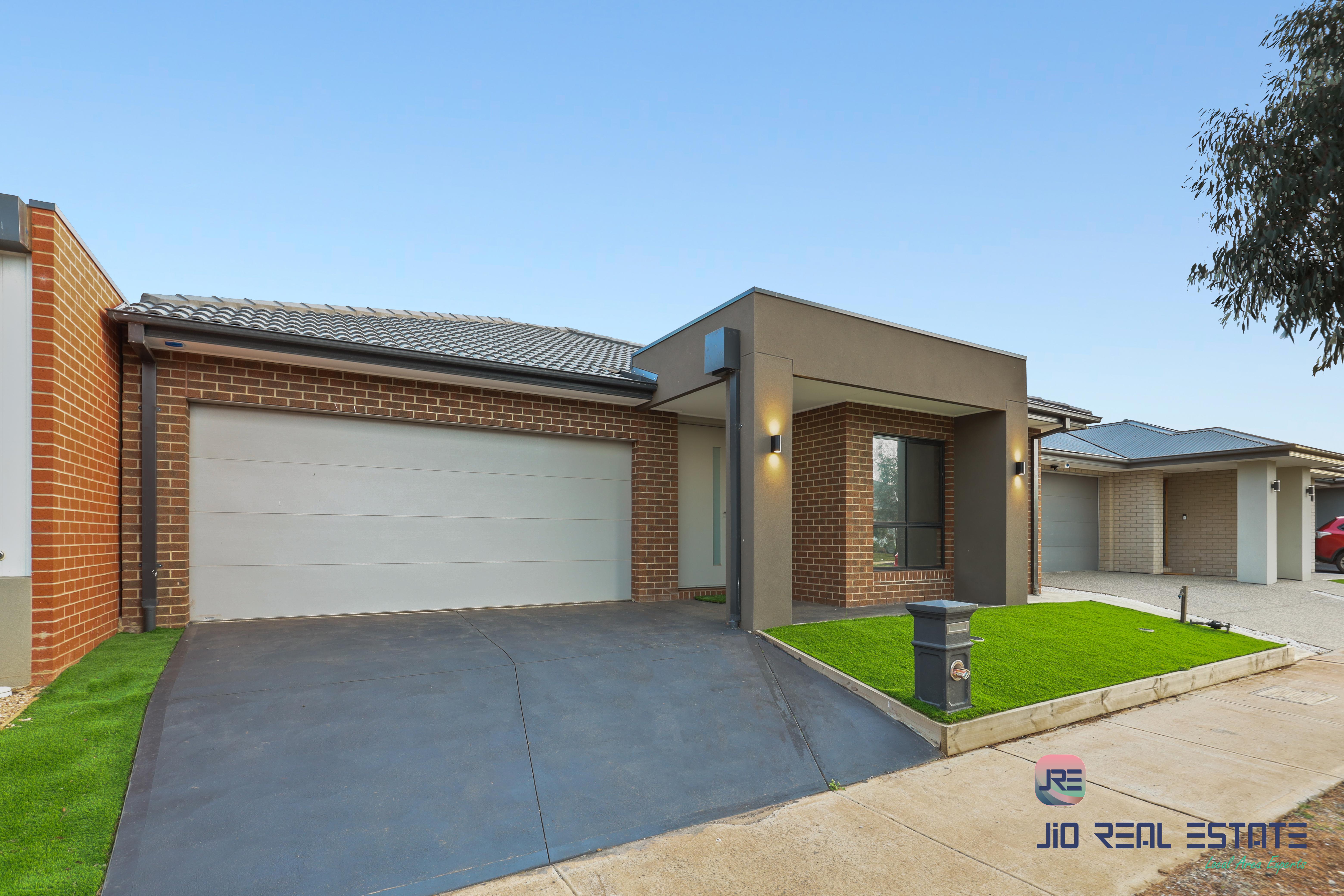 10 Carfin Circuit, Thornhill Park VIC