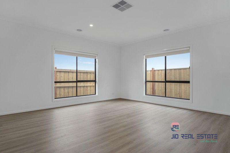8 Vincenza Avenue, Truganina VIC