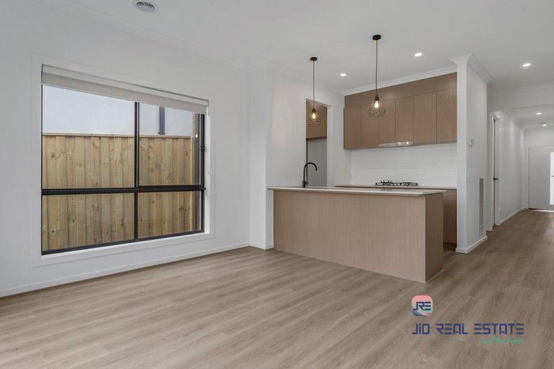 8 Vincenza Avenue, Truganina VIC