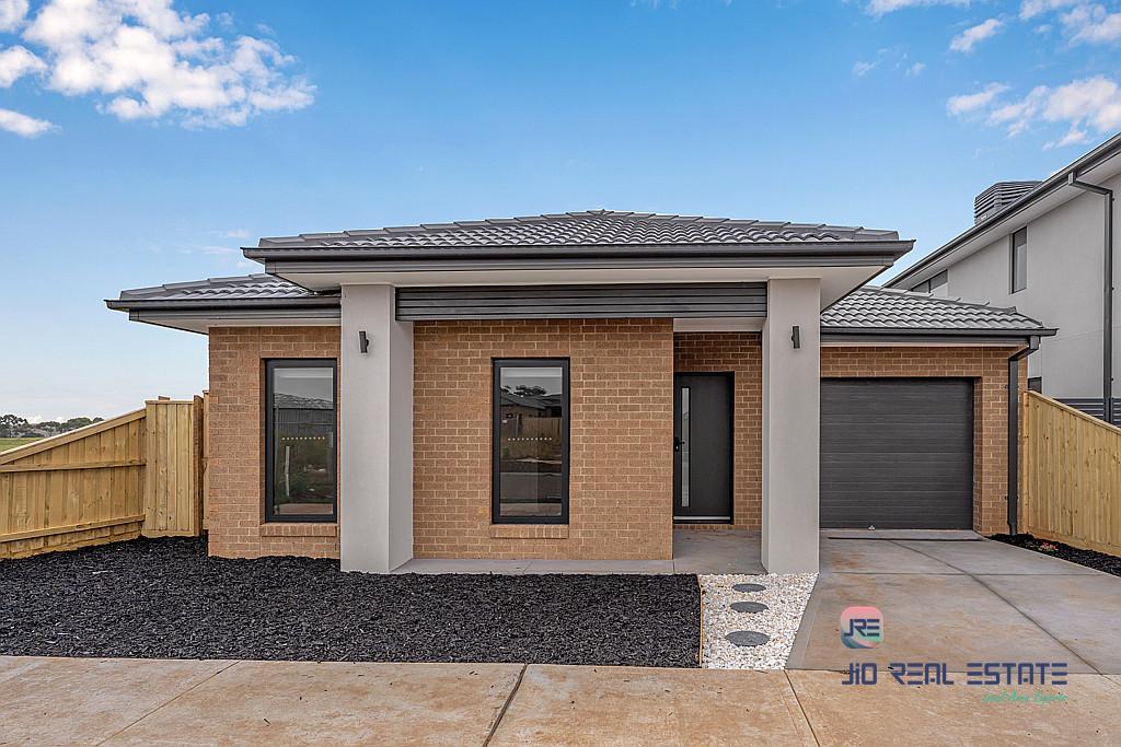 8 Vincenza Avenue, Truganina VIC