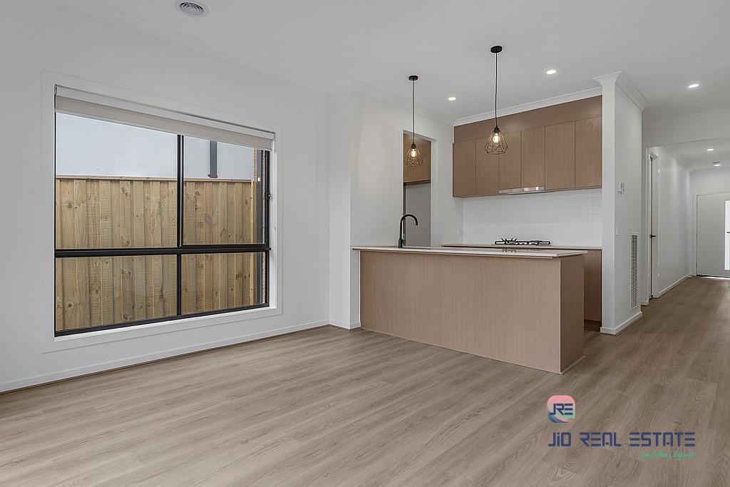 8 Vincenza Avenue, Truganina VIC