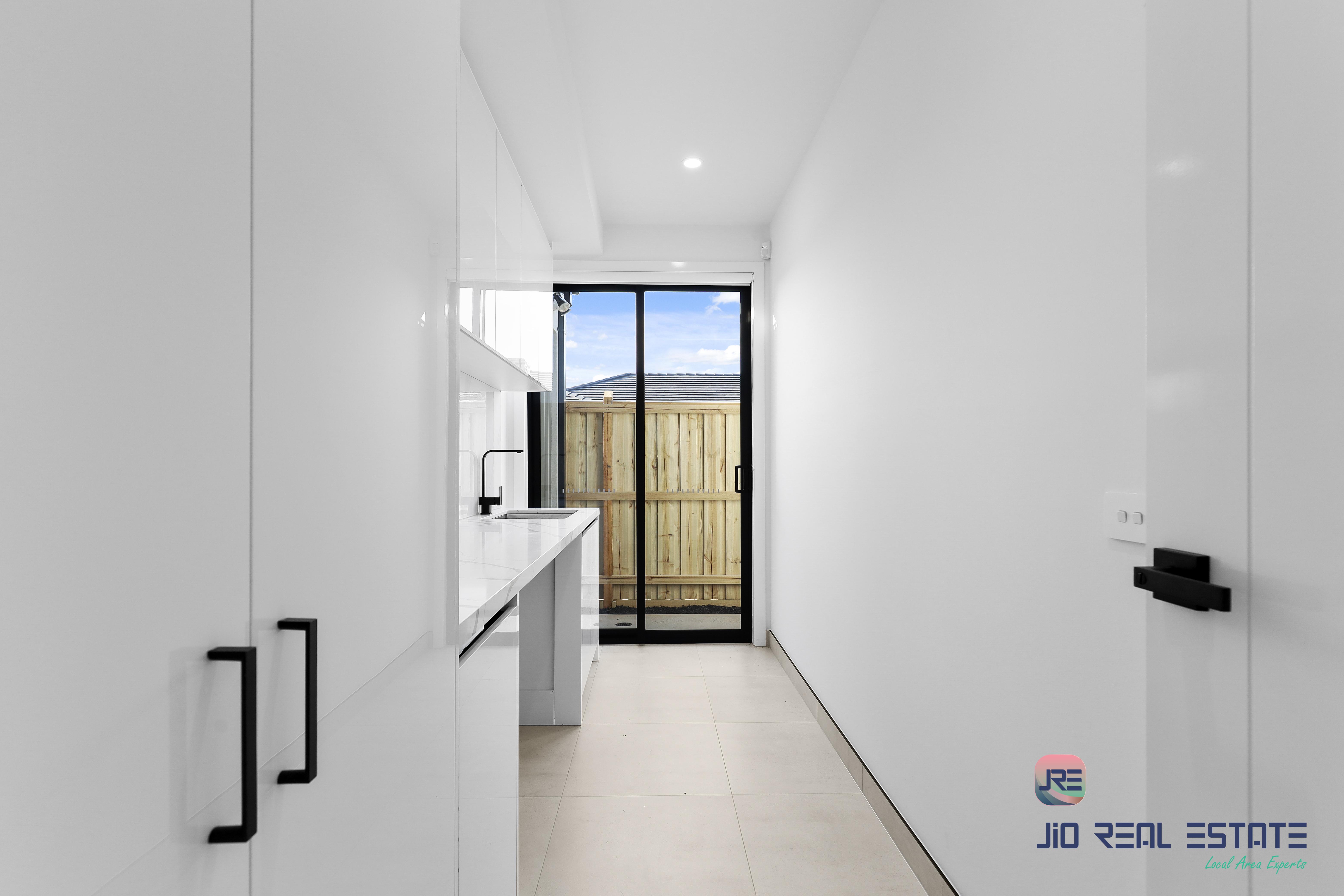 16 Barnmead Street, Deanside VIC