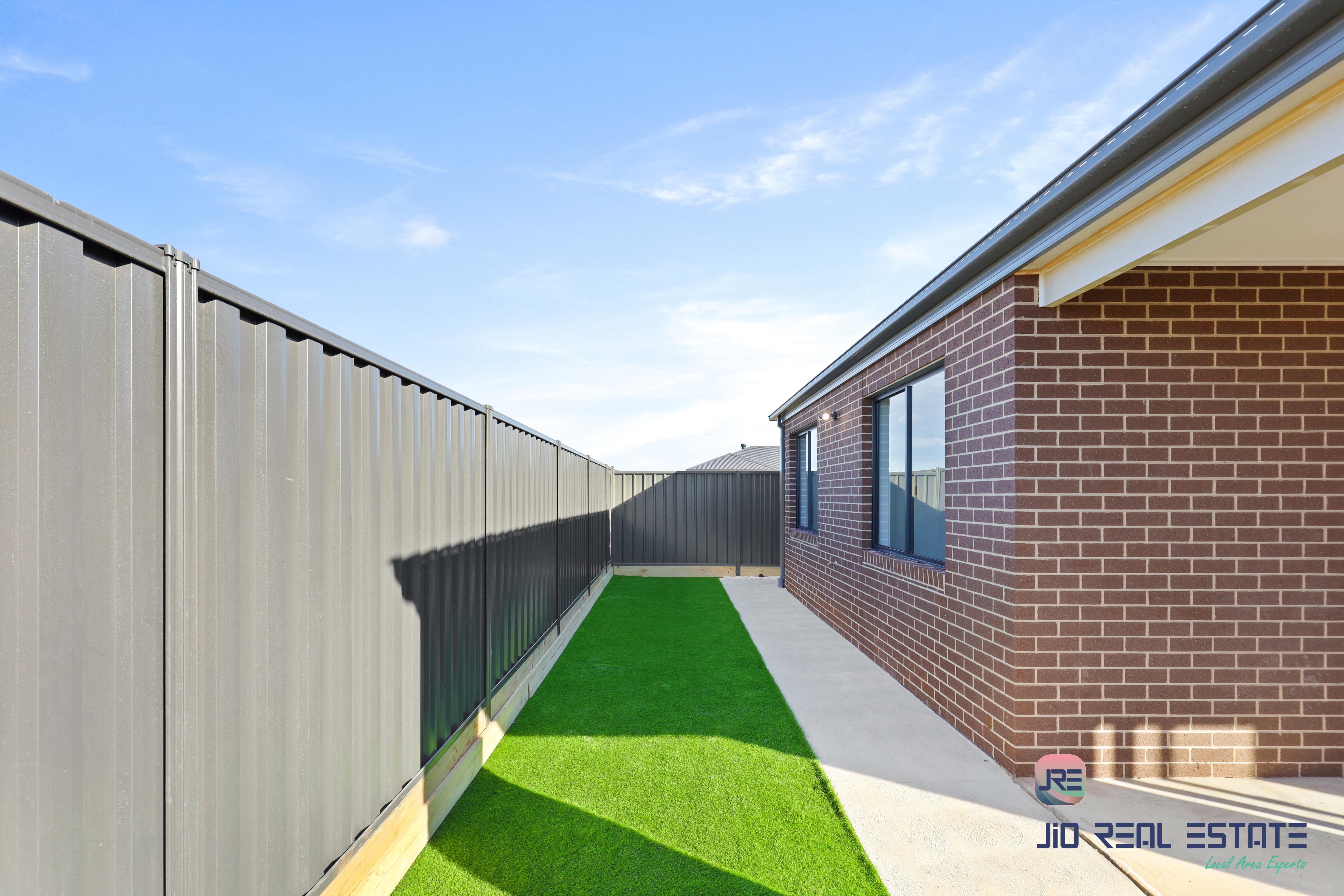 17 Gramercy Place, Strathtulloh VIC