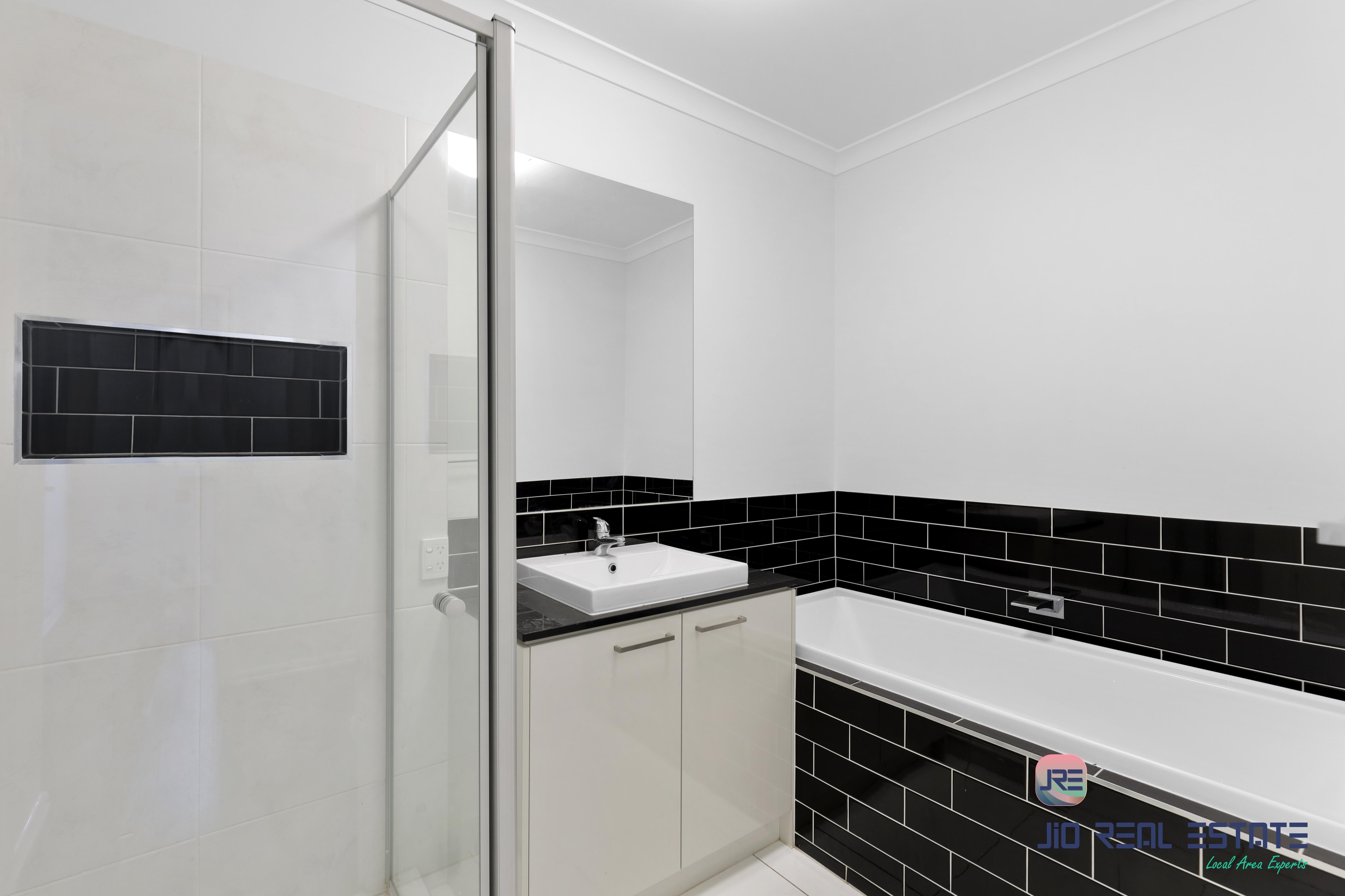 15 Kirkham Drive, Thornhill Park VIC