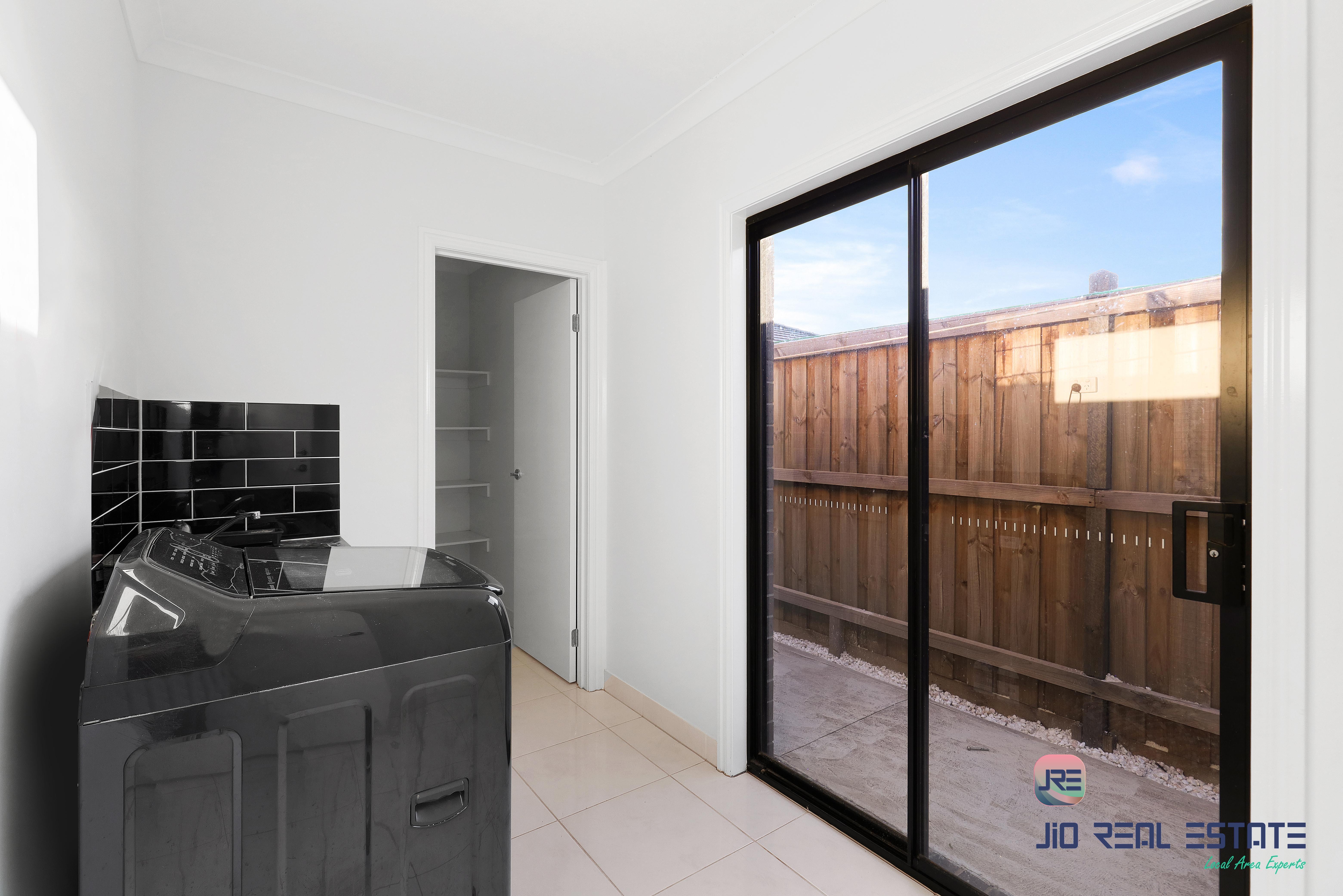 15 Kirkham Drive, Thornhill Park VIC
