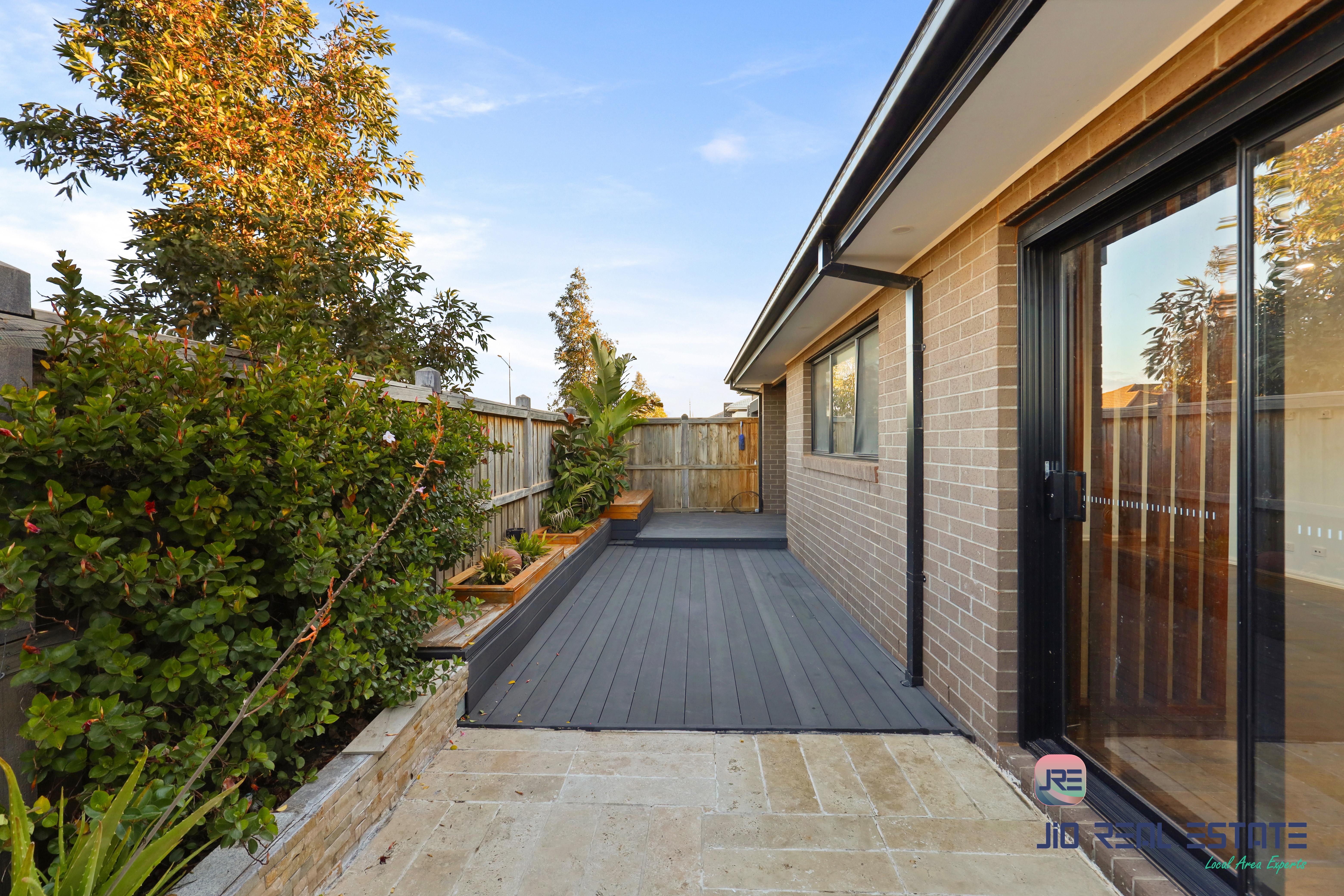 15 Kirkham Drive, Thornhill Park VIC