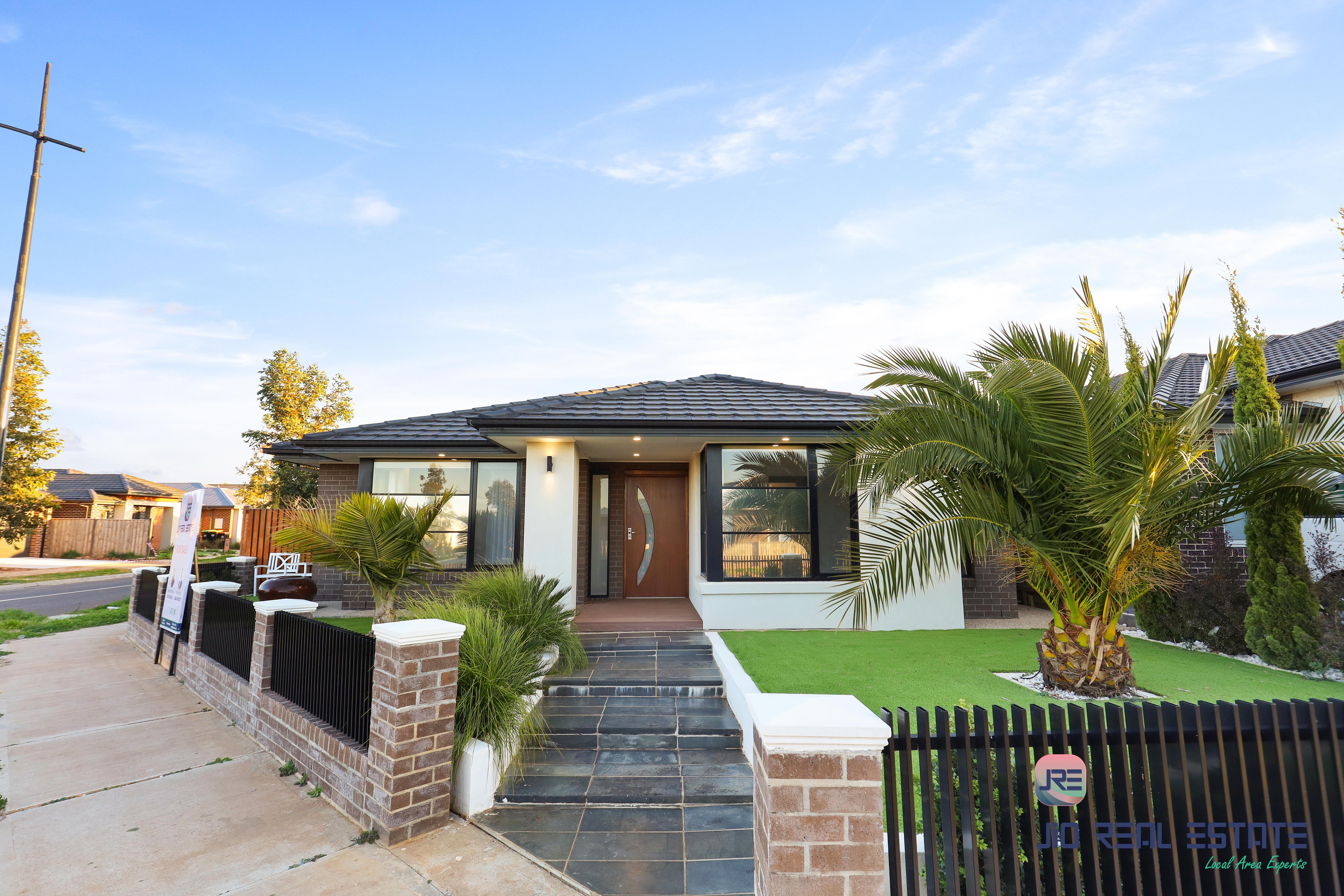 15 Kirkham Drive, Thornhill Park VIC