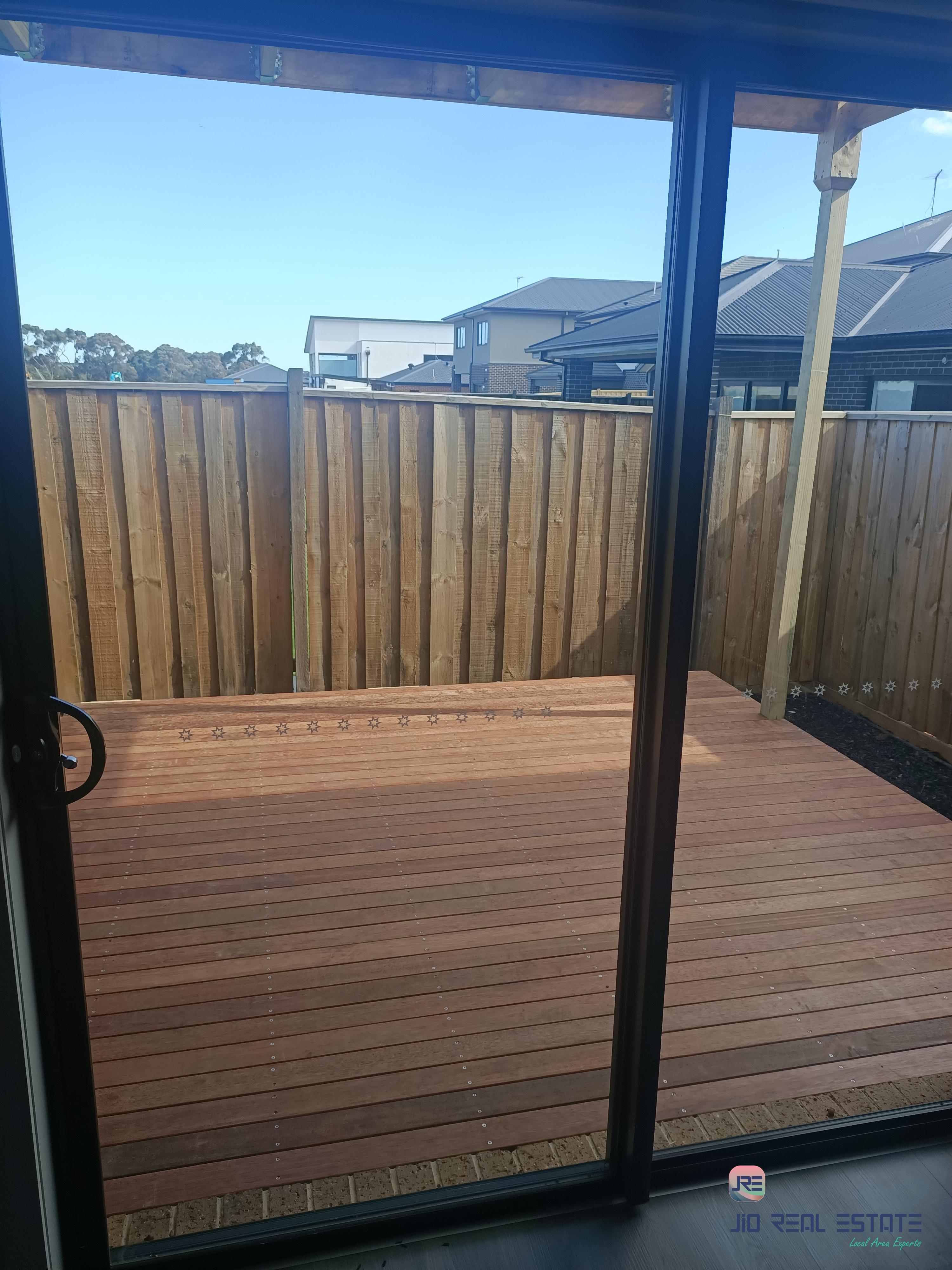 8 Vincenza Avenue, Truganina VIC