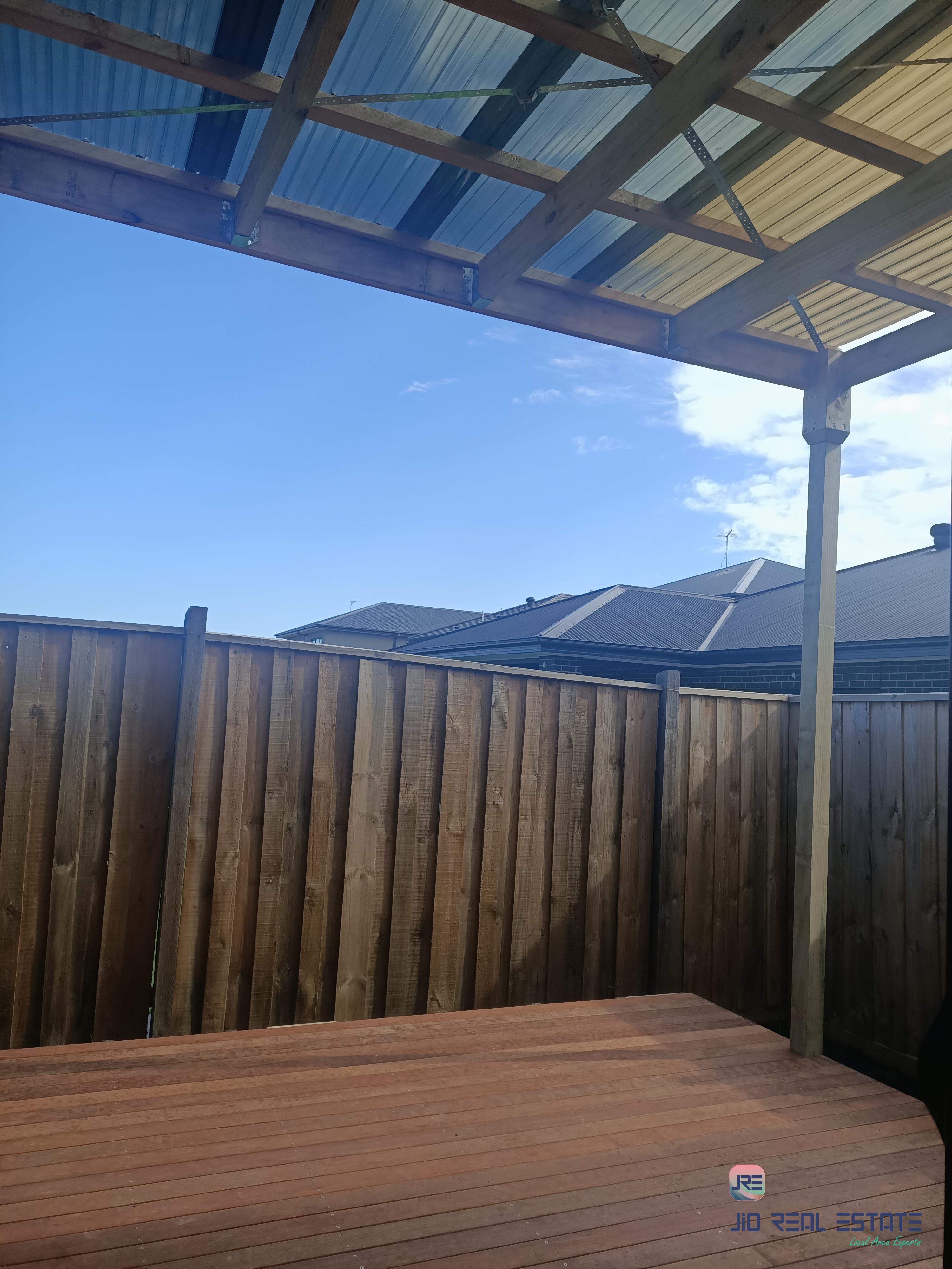8 Vincenza Avenue, Truganina VIC