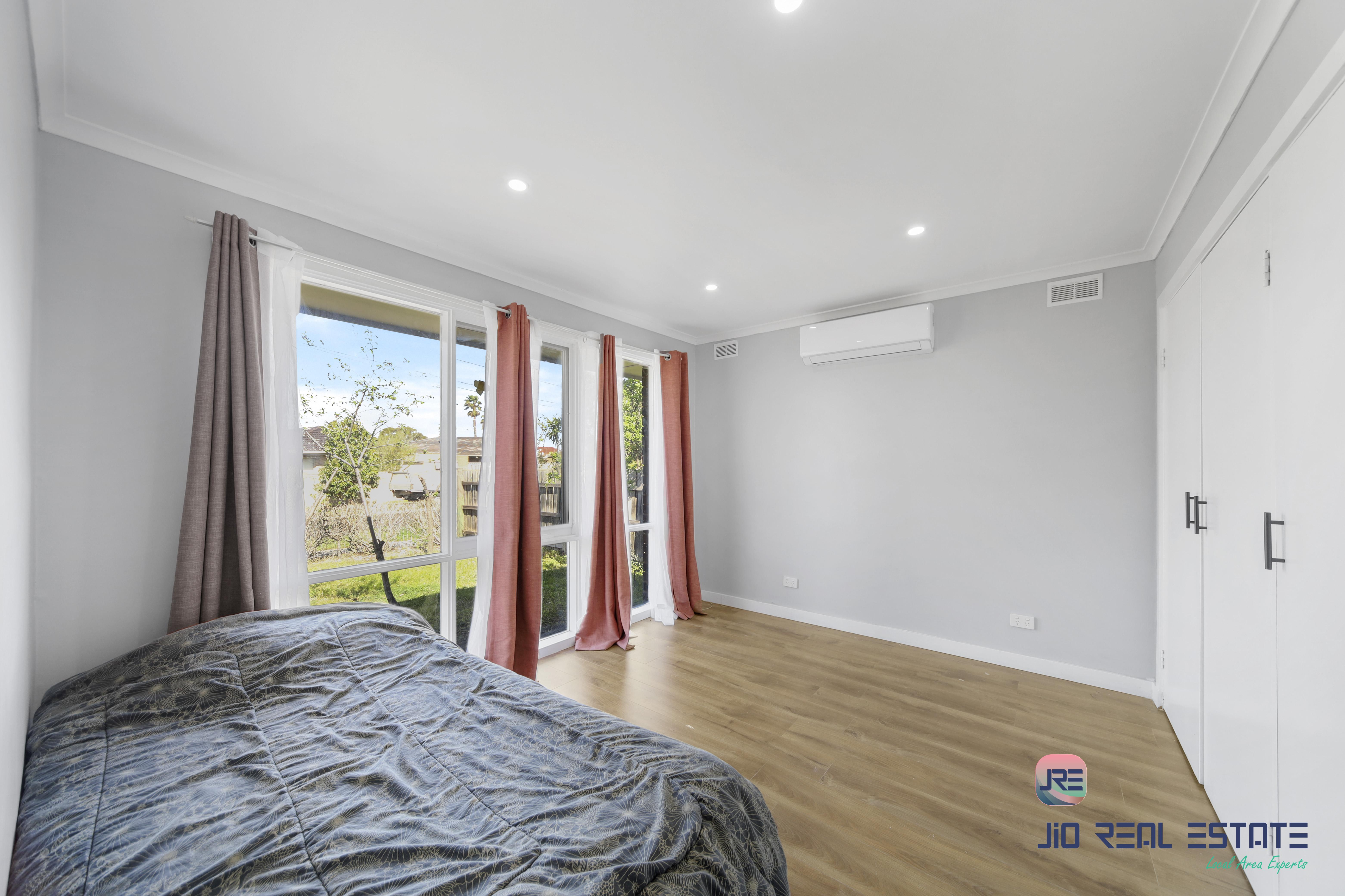 65 Bridgeford Crescent, Melton South VIC