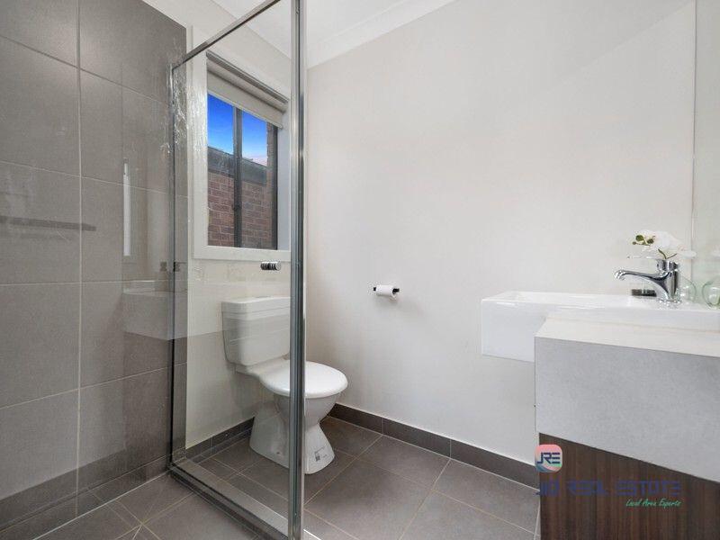 9 Dickens Street, Strathtulloh VIC