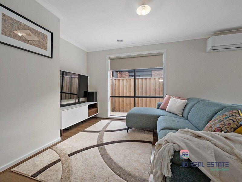 9 Dickens Street, Strathtulloh VIC