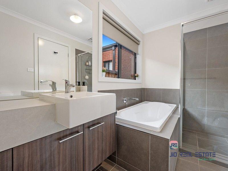 9 Dickens Street, Strathtulloh VIC