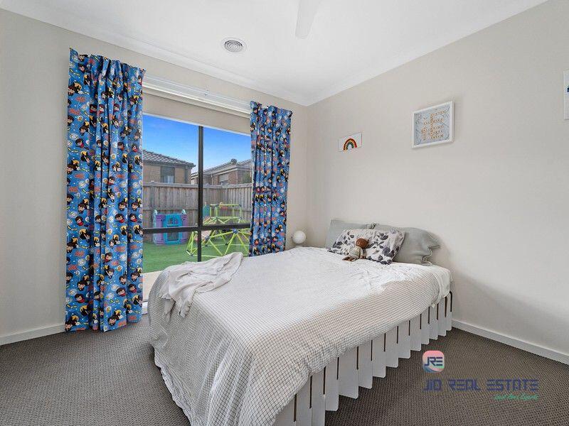 9 Dickens Street, Strathtulloh VIC