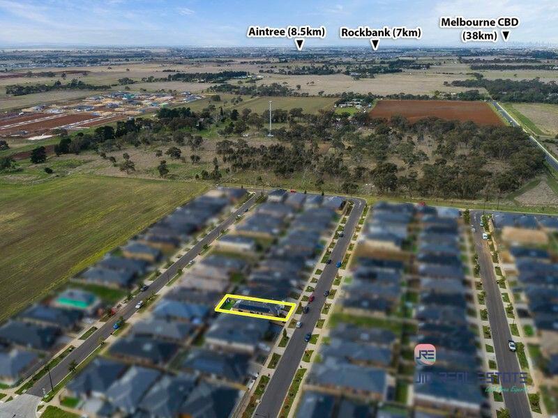 9 Dickens Street, Strathtulloh VIC