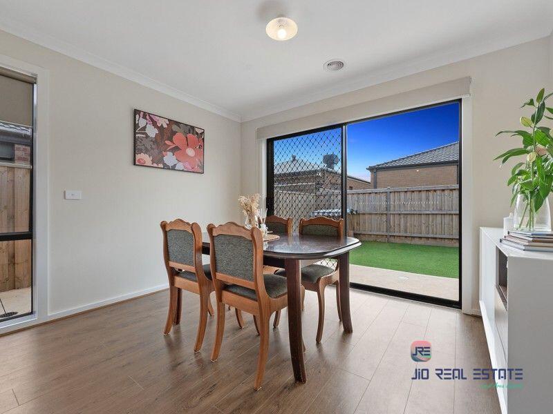 9 Dickens Street, Strathtulloh VIC
