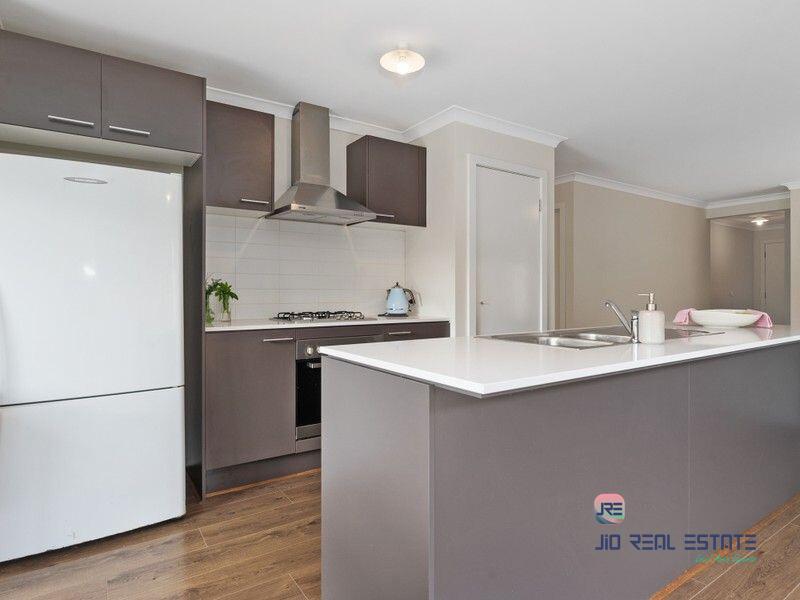 9 Dickens Street, Strathtulloh VIC