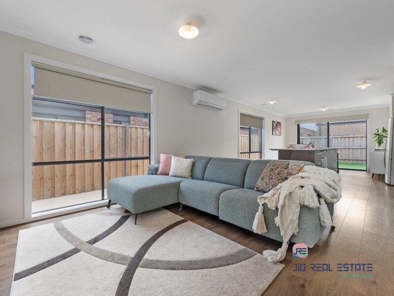 9 Dickens Street, Strathtulloh VIC