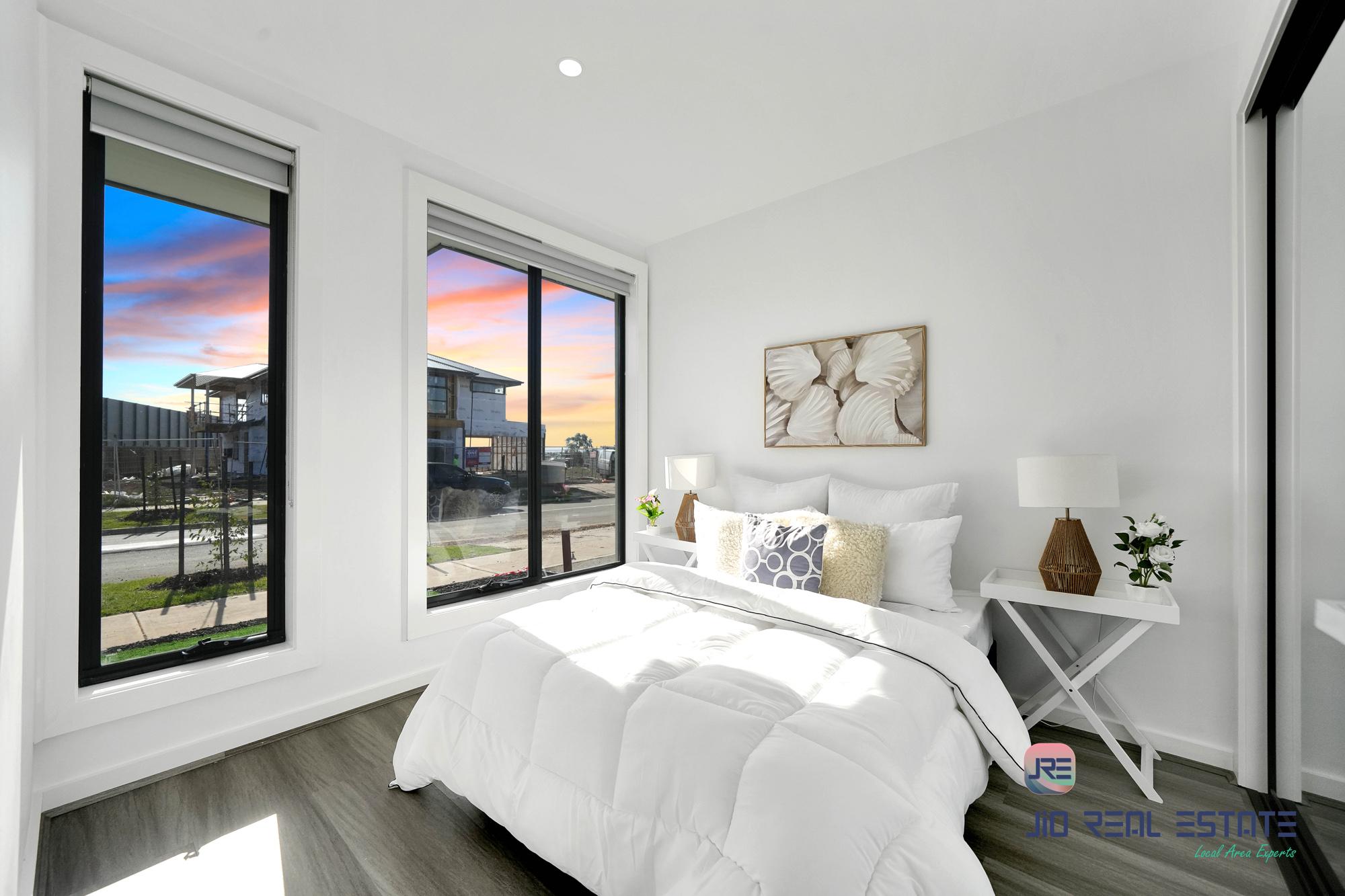 52 Adenmore Circuit, Deanside VIC