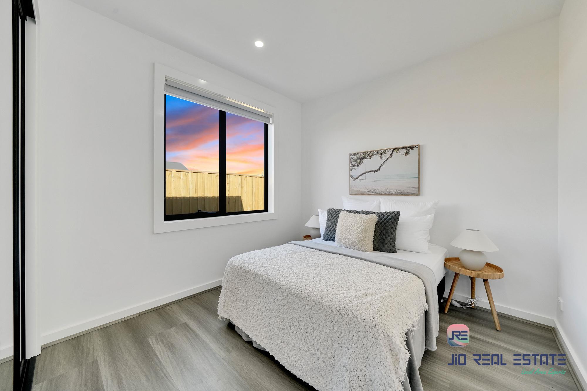 52 Adenmore Circuit, Deanside VIC