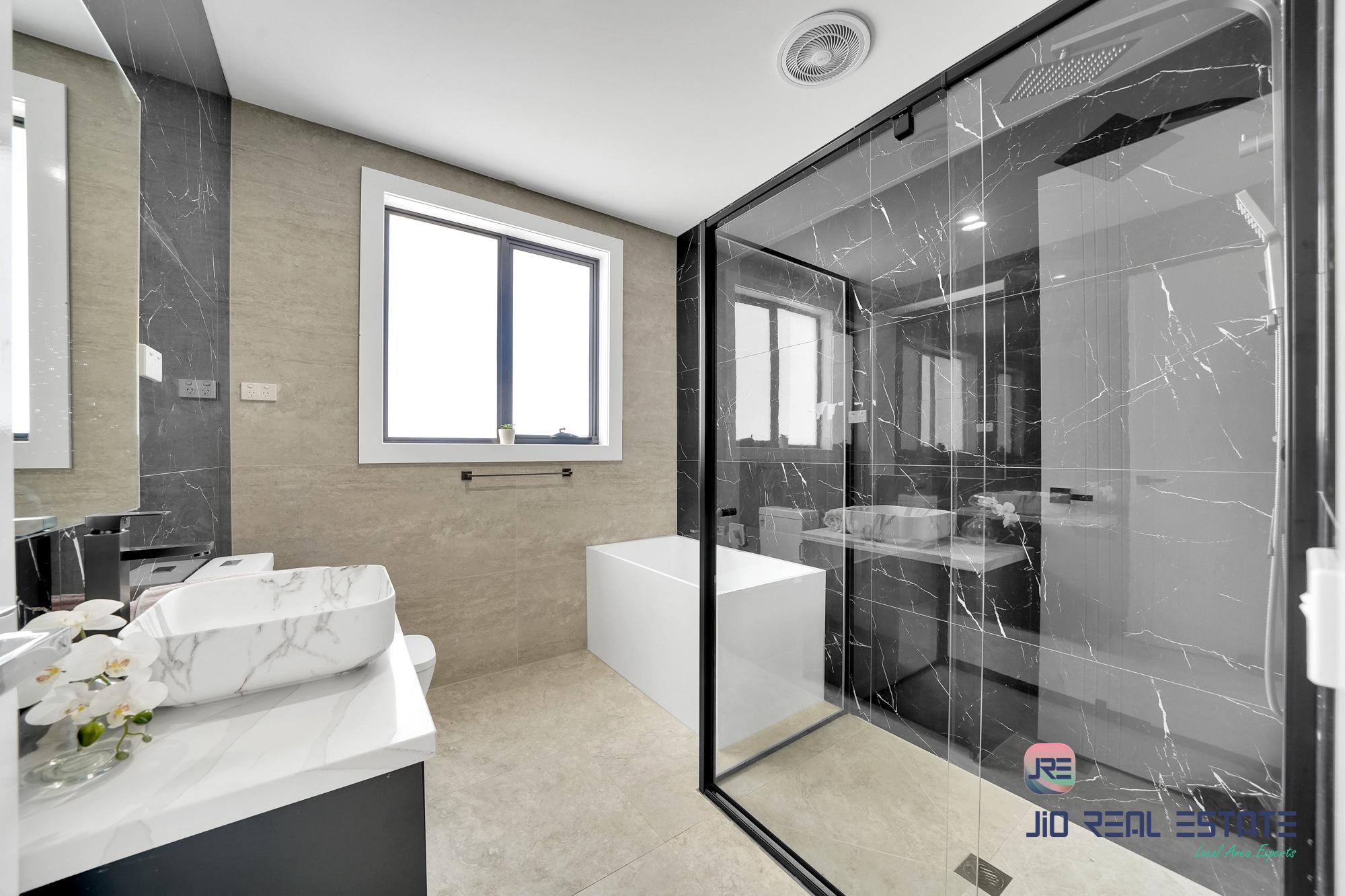 52 Adenmore Circuit, Deanside VIC