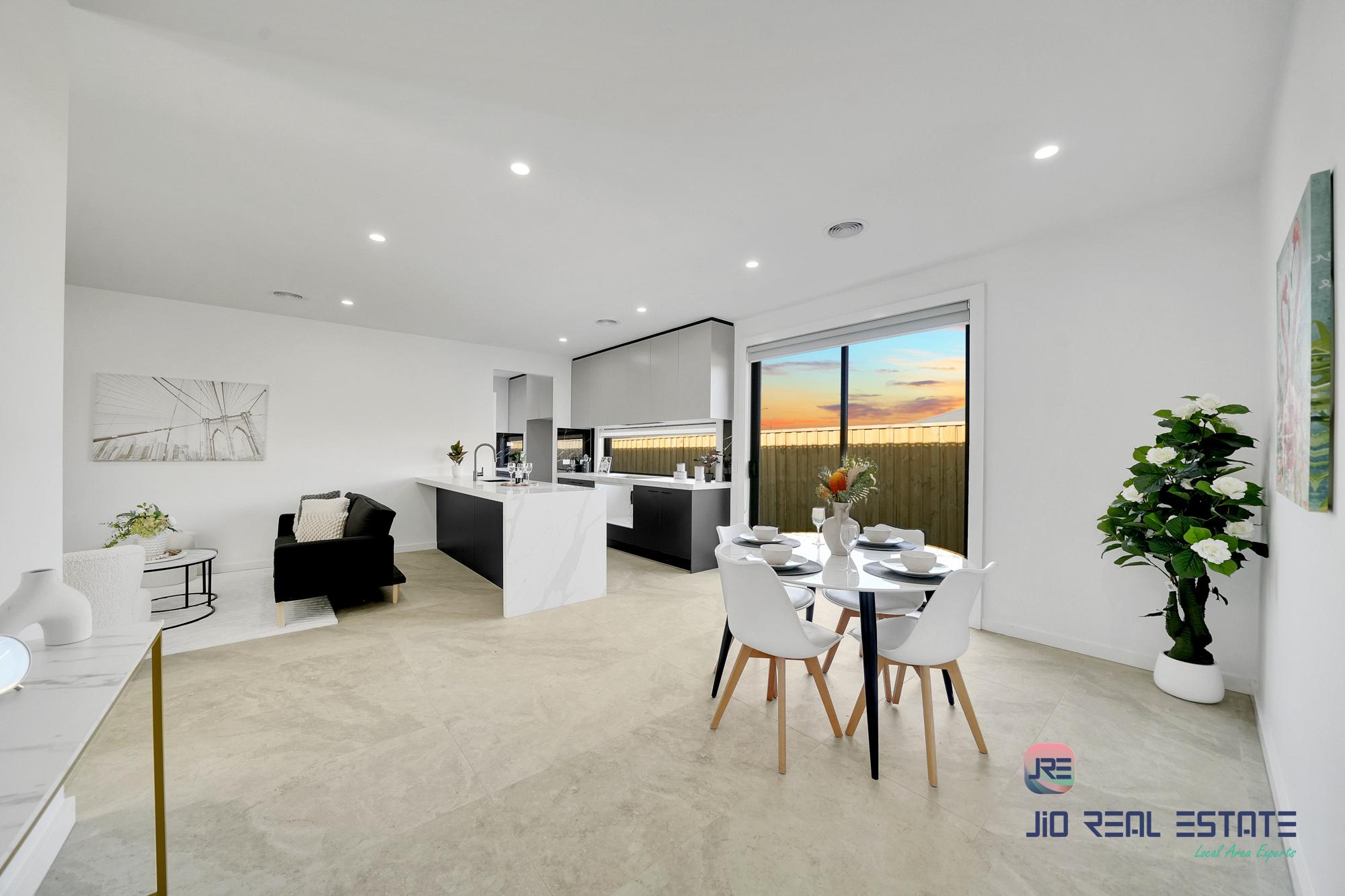 52 Adenmore Circuit, Deanside VIC