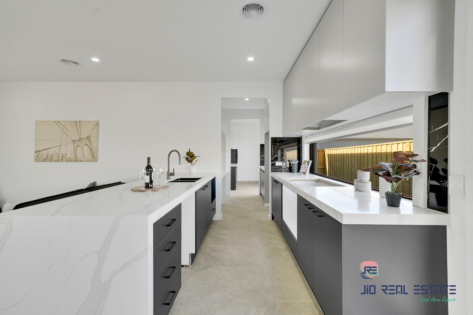 52 Adenmore Circuit, Deanside VIC