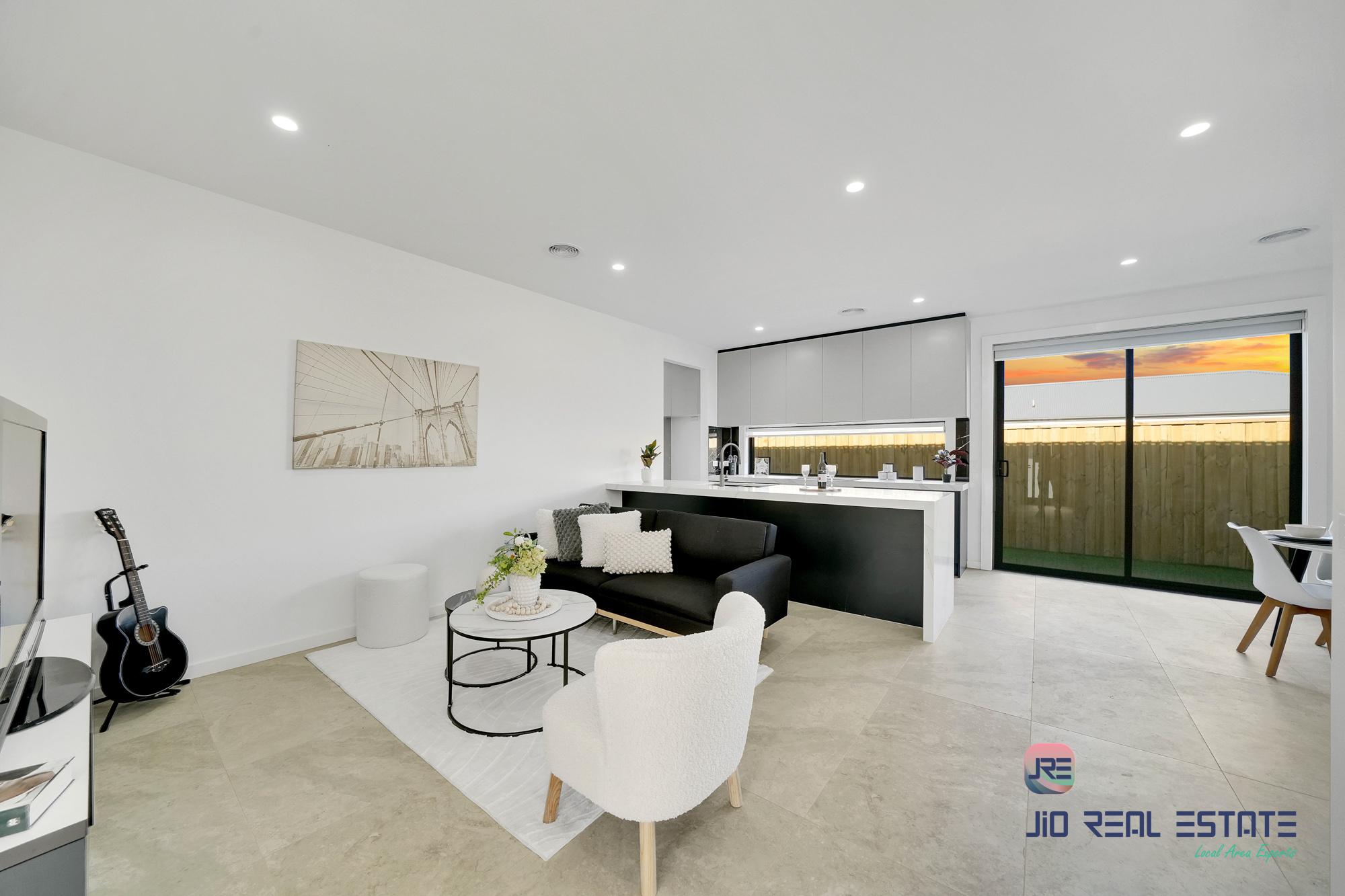 52 Adenmore Circuit, Deanside VIC