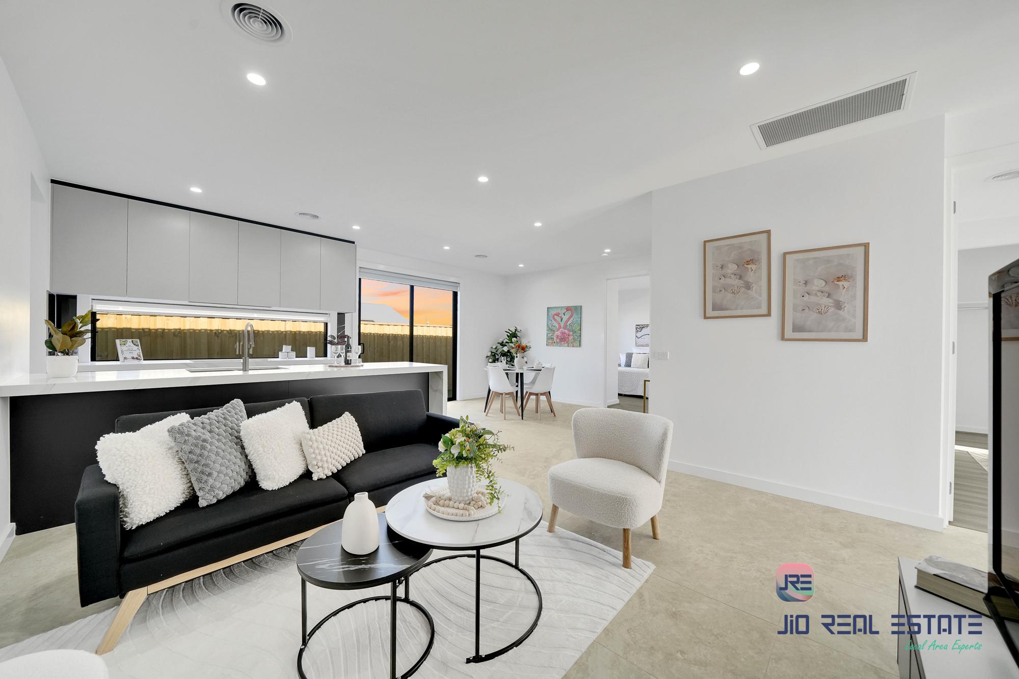 52 Adenmore Circuit, Deanside VIC