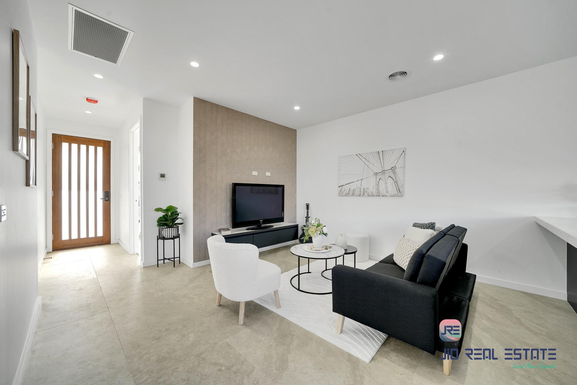 52 Adenmore Circuit, Deanside VIC