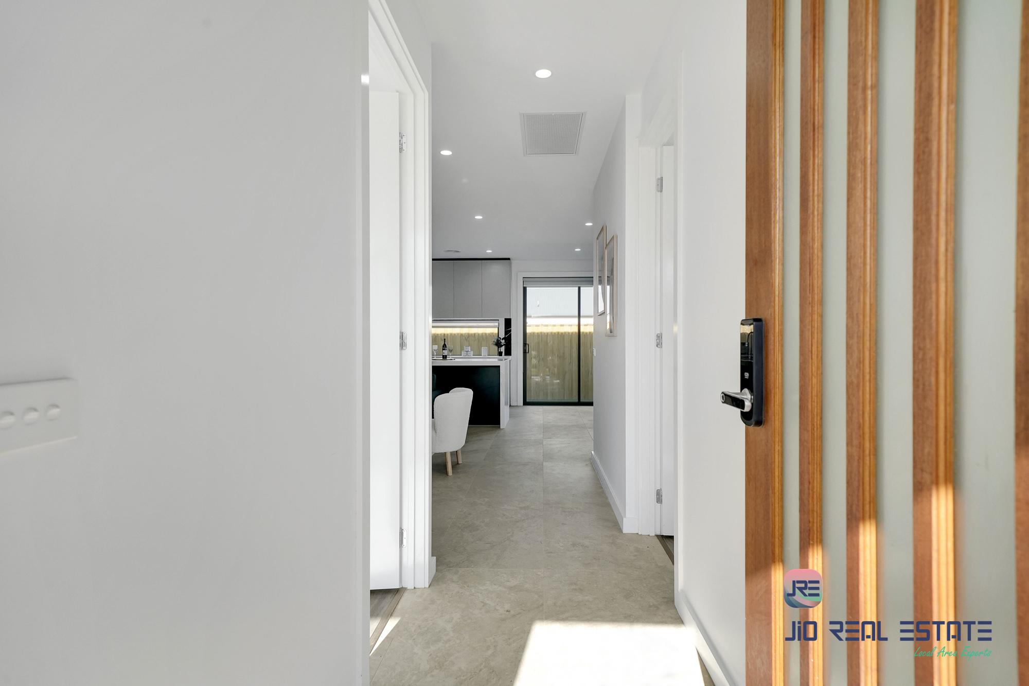 52 Adenmore Circuit, Deanside VIC