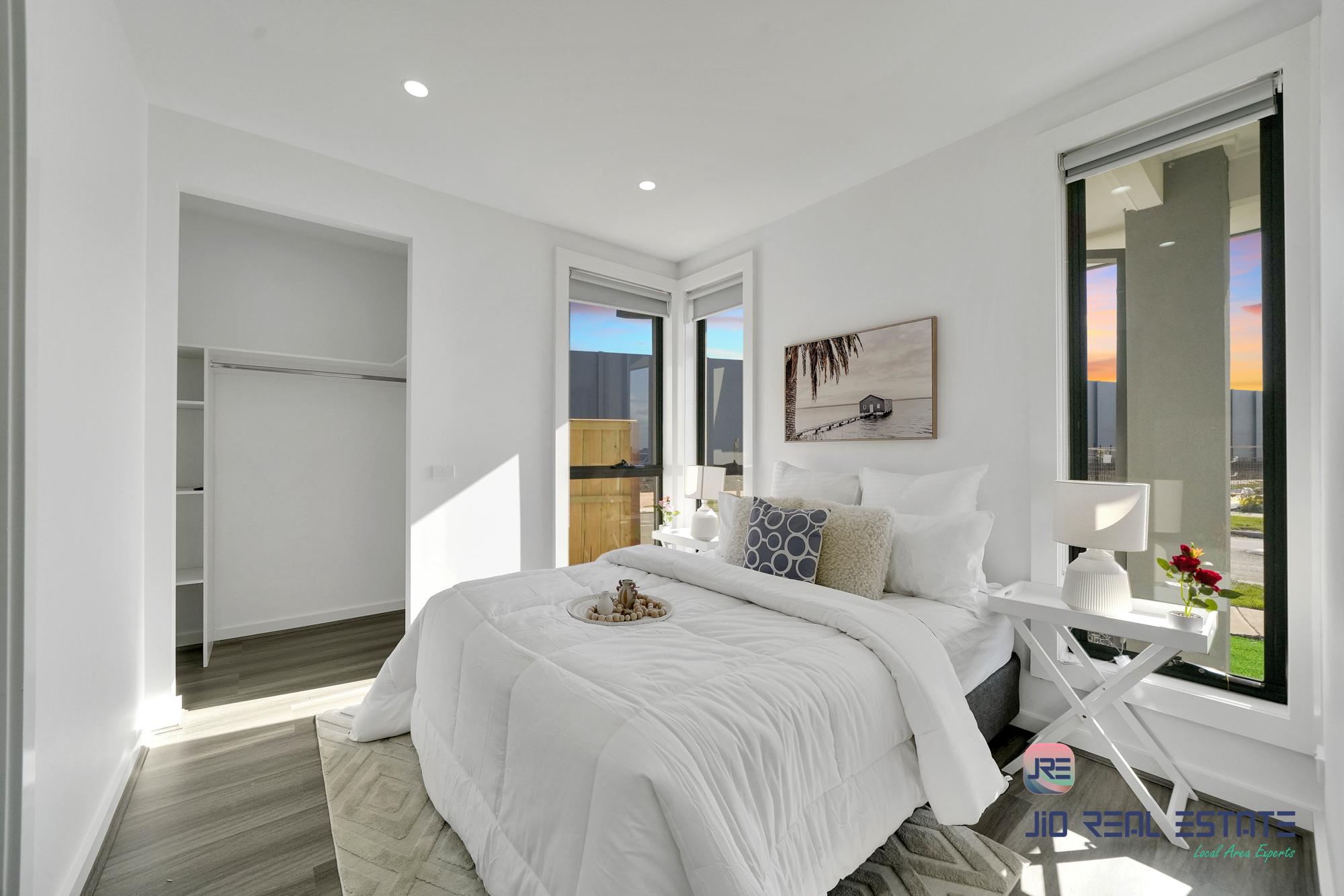 52 Adenmore Circuit, Deanside VIC