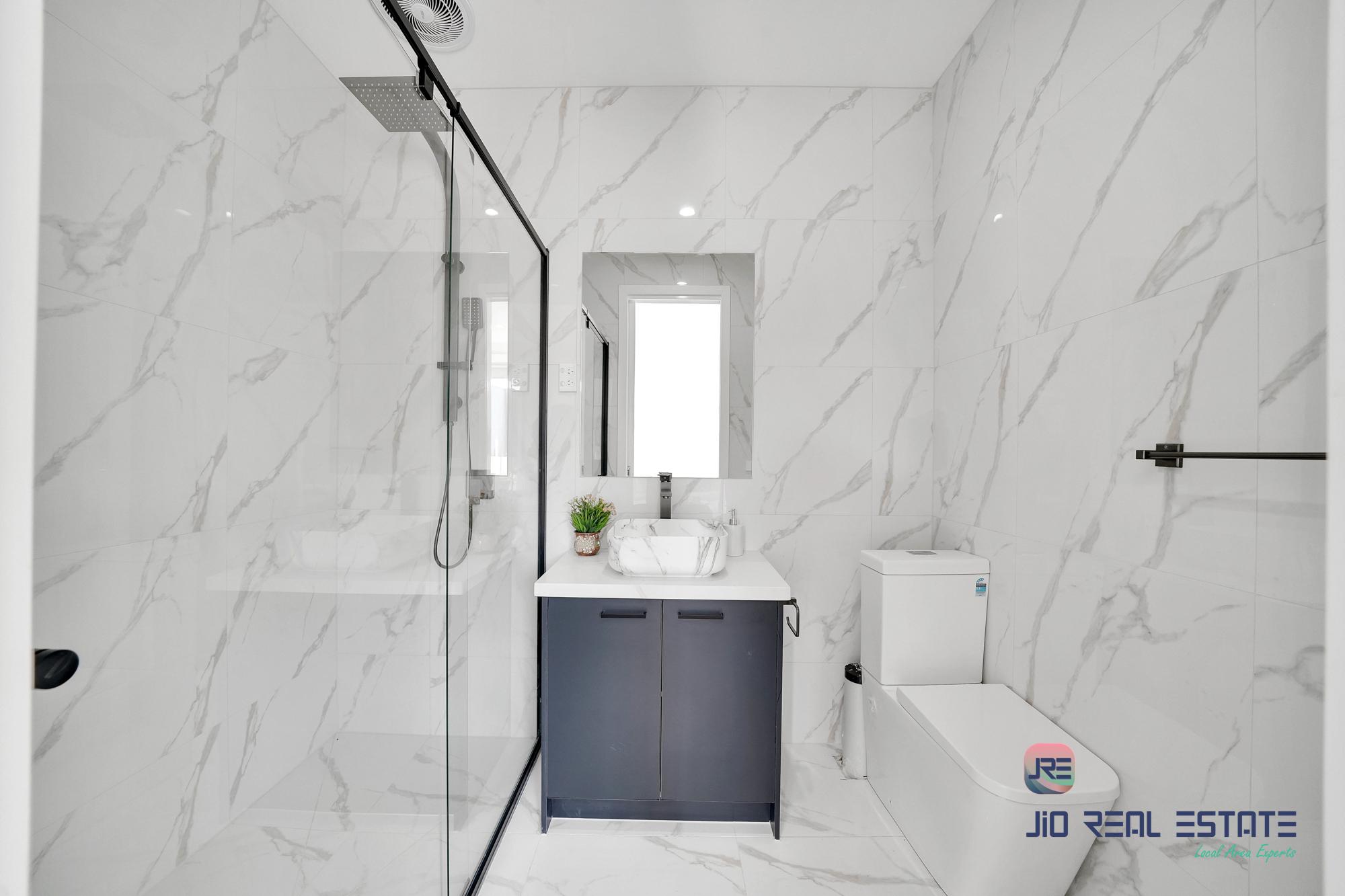 52 Adenmore Circuit, Deanside VIC