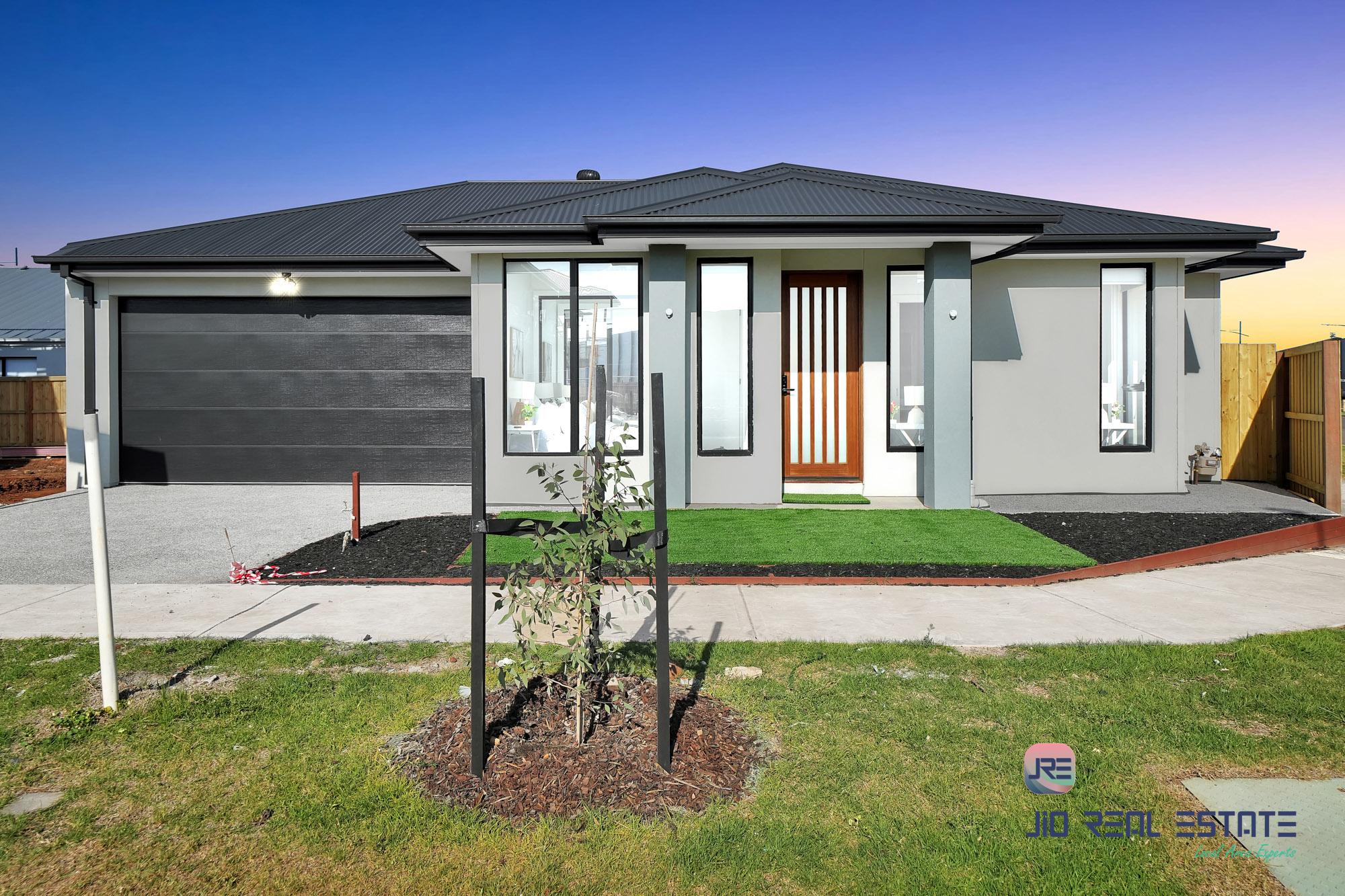 52 Adenmore Circuit, Deanside VIC