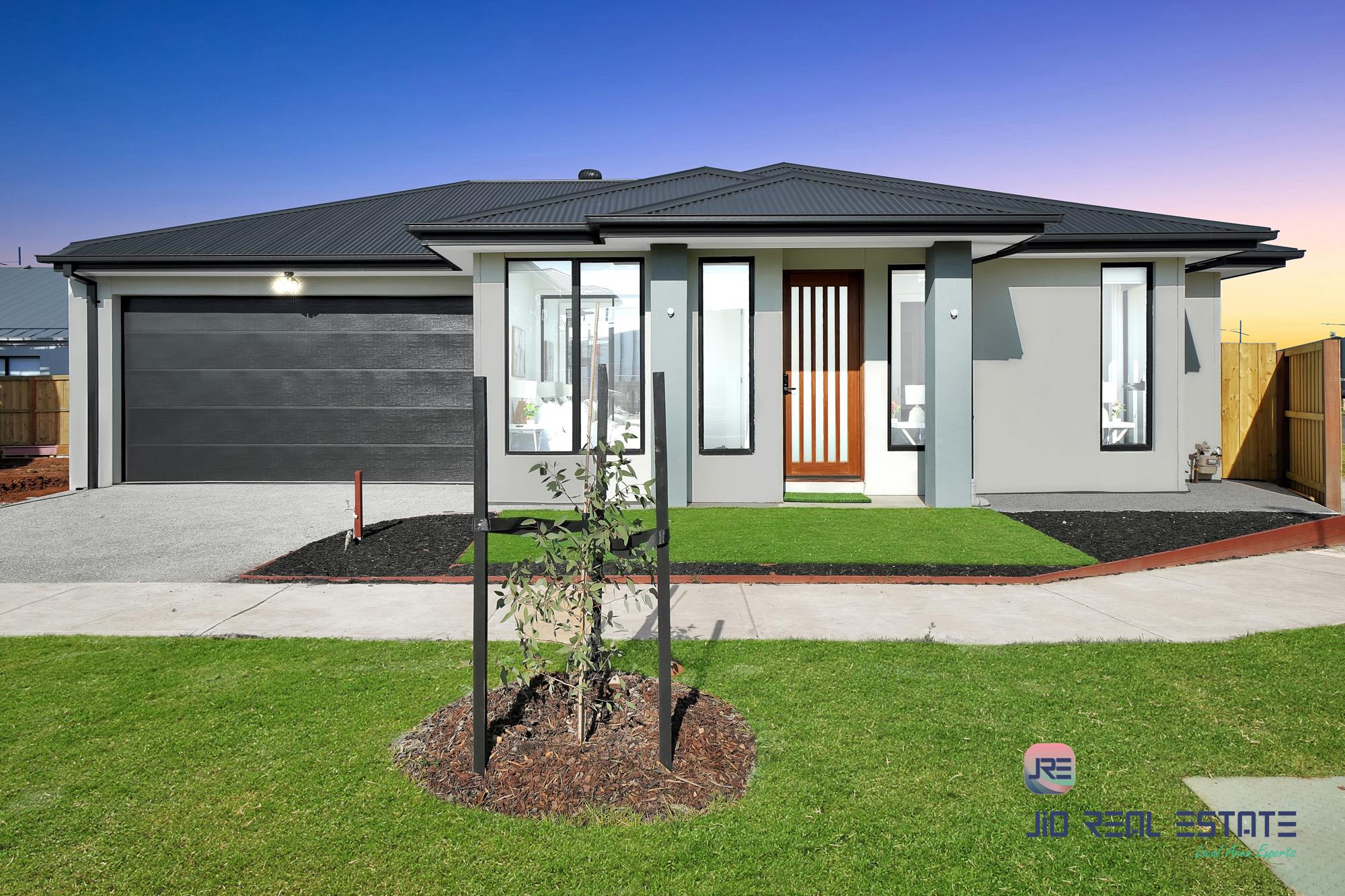 52 Adenmore Circuit, Deanside VIC