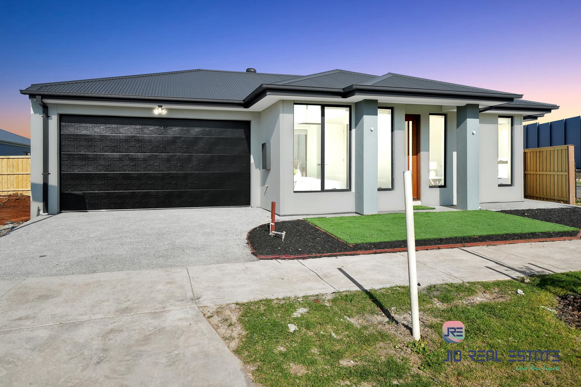 52 Adenmore Circuit, Deanside VIC