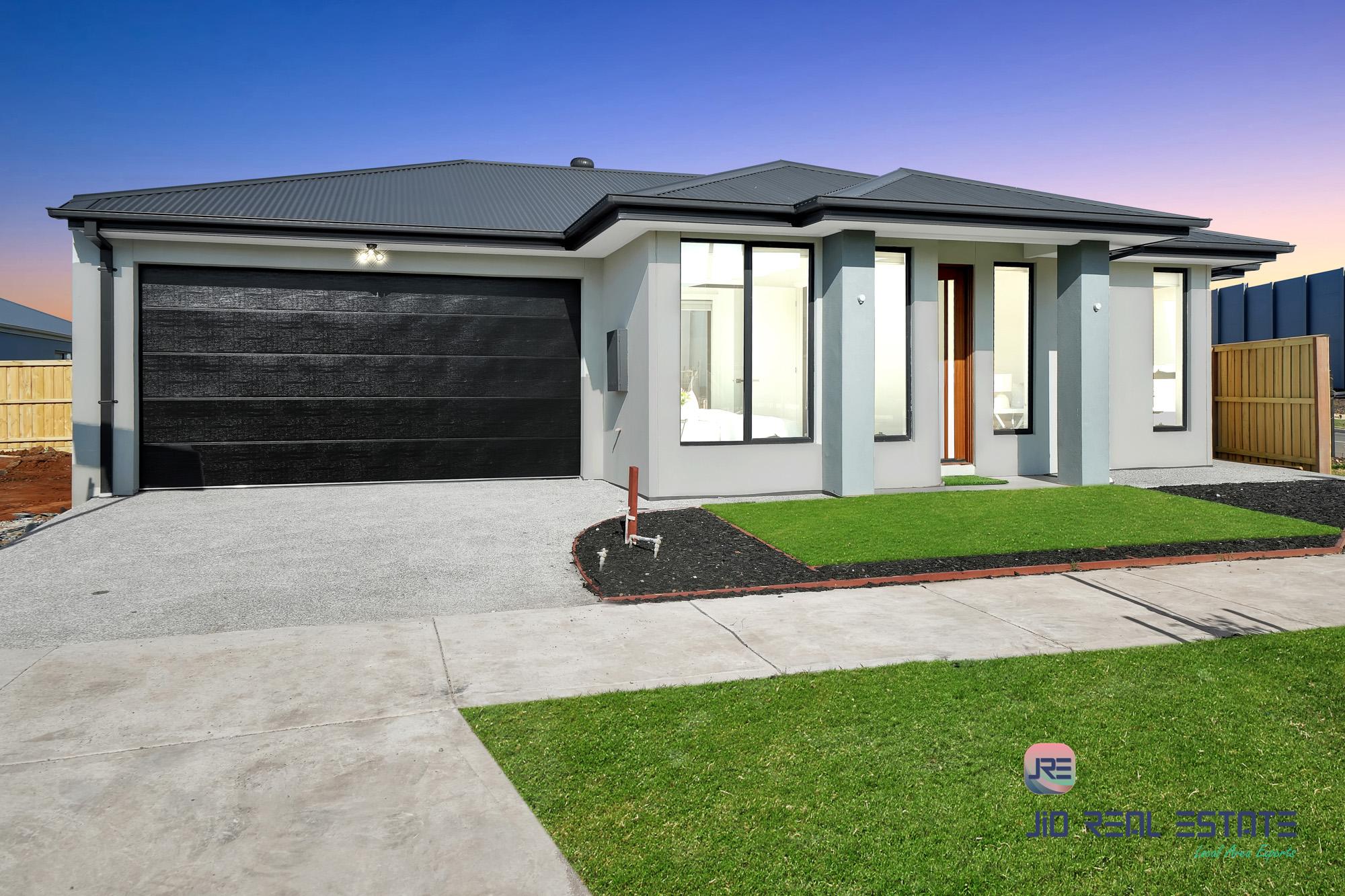 52 Adenmore Circuit, Deanside VIC