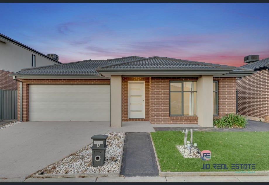 13 Brasilia Street, Strathtulloh VIC
