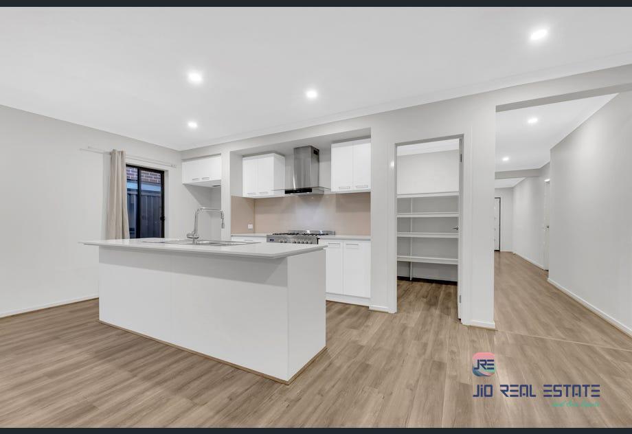 13 Brasilia Street, Strathtulloh VIC