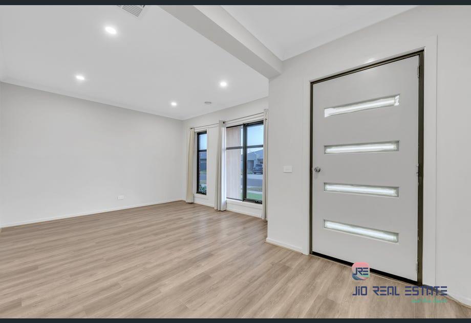 13 Brasilia Street, Strathtulloh VIC