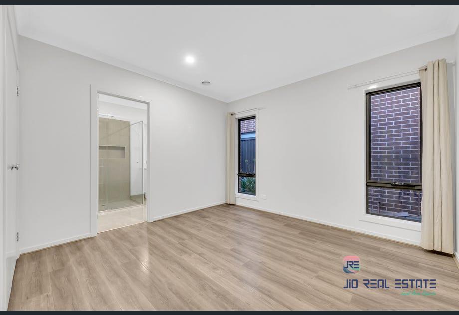 13 Brasilia Street, Strathtulloh VIC