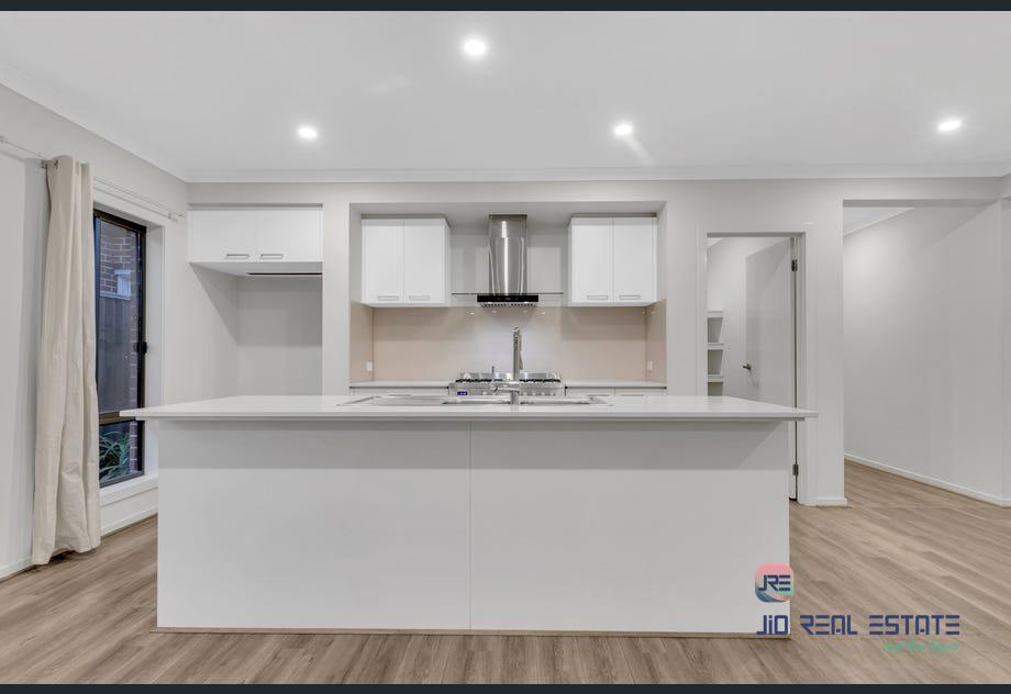 13 Brasilia Street, Strathtulloh VIC