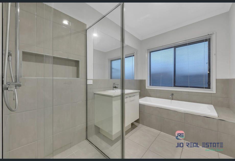 13 Brasilia Street, Strathtulloh VIC