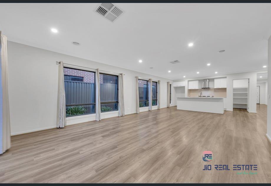 13 Brasilia Street, Strathtulloh VIC