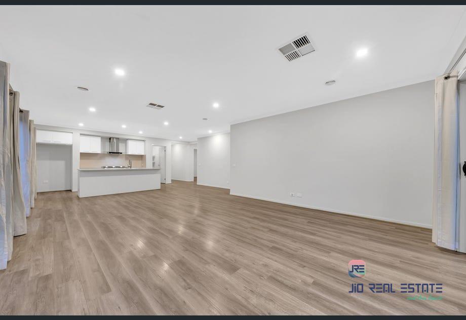 13 Brasilia Street, Strathtulloh VIC