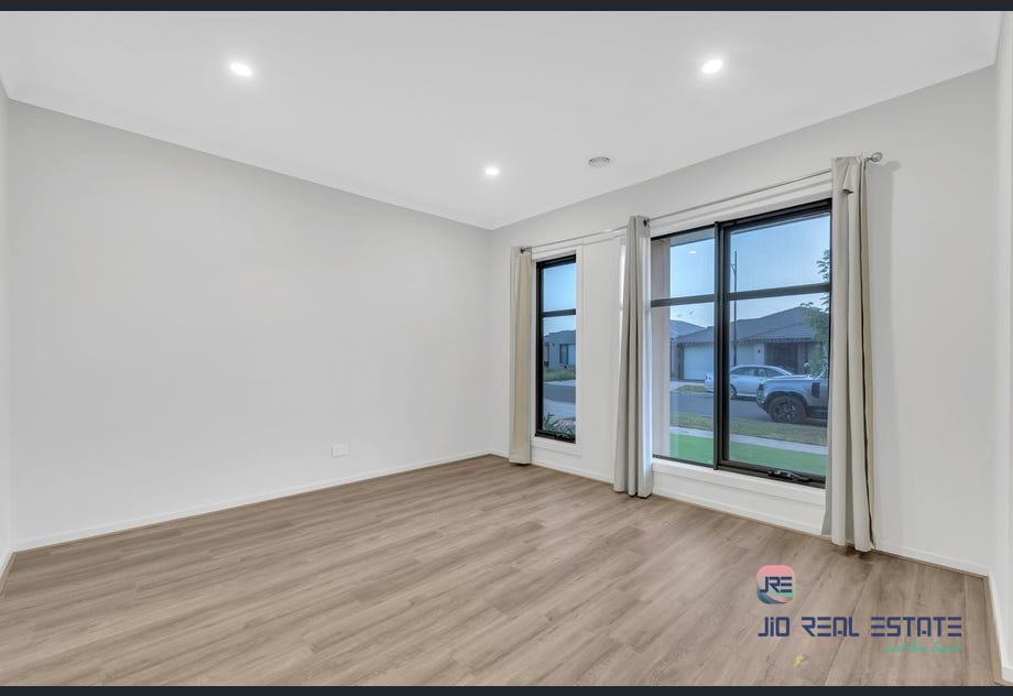 13 Brasilia Street, Strathtulloh VIC