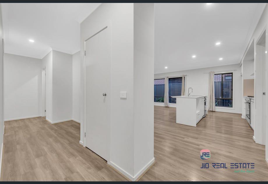 13 Brasilia Street, Strathtulloh VIC