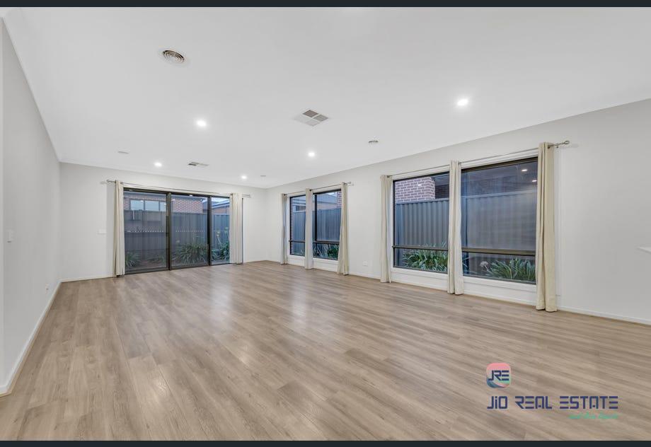 13 Brasilia Street, Strathtulloh VIC